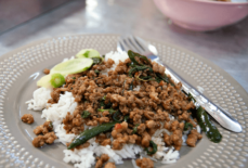 Pad Kra Pao (Pad Krapow, Kaprao, Phat kaphrao, ผัดกะเพรา)