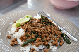 Pad Kra Pao (Pad Krapow, Kaprao, Phat kaphrao, ผัดกะเพรา)