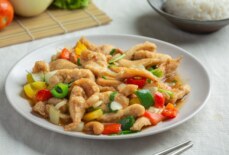 Kai Pad Med Mamuang (Stir-Fried Chicken with Cashew Nuts)