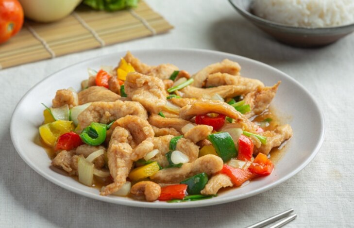 Kai Pad Med Mamuang (Stir-Fried Chicken with Cashew Nuts)