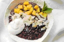 Black sticky rice with coconut milk dessert