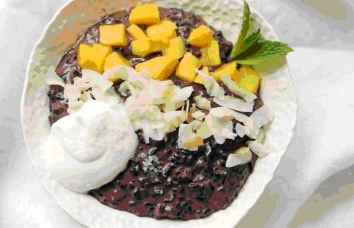 Black sticky rice with coconut milk dessert
