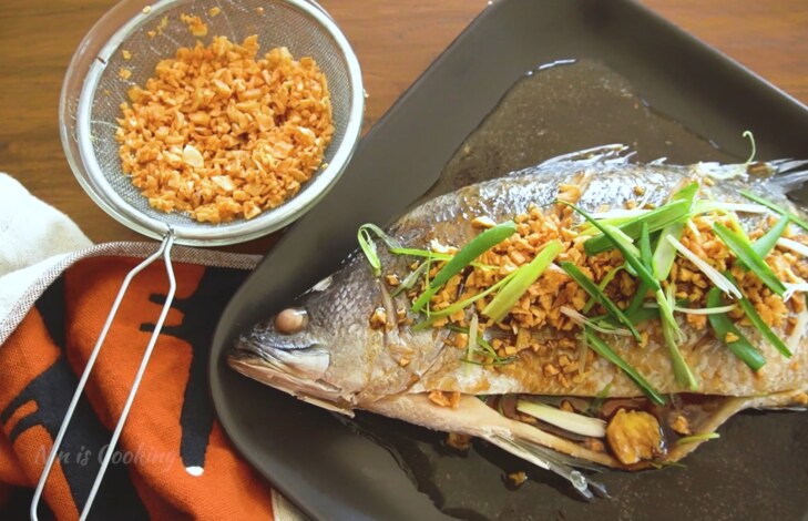 Pla Neung See Ew with fried garlic and soy sauce