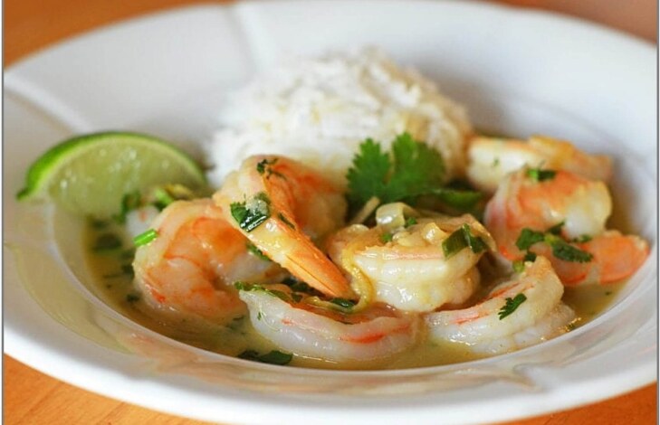 Thai Stir-fried shrimps with Green Curry Paste